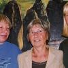Ihre Diabetes hat Natascha Pollutowa (links) fast erblinden lassen. Deshalb kam zum Besuch im Landkreis auch ihre Schwester Alla mit. Christine Müller (Mitte) hält seit langem zu Natascha Kontakt.