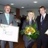 Den Titel „Altbürgermeister“ bekam in Gaukönigshofen Paul Lehrieder von seinem Nachfolger Bernhard Rhein verliehen. Für Ehefrau Christiane gab es einen Blumenstrauß.
