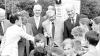 Wasser marsch am Kneipp-Becken mit Wasserspielplatz im Dürrbachpark (von links): Pfarrer Dietrich Braun, Bürgermeisterin Linda Plappert-Metz (Arnstein), Bürgermeister Ernst Joßberger (Güntersleben), Leader-Plus-Manager Wolfgang Fuchs, Regierungspräsident Dr. Paul Beinhofer und stellvertretender Landrat Eberhard Nuß.