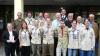 Die Gäste bei der Feier zum 60-jährigen Bestehen des Stamms Kreuzritter der Pfadfinder Münnerstadt: Stadtpfarrer P. Edelbert, Stammeskurat P. Markus und Olga Näb (von links) mit Mitgliedern der Leiterrunde (vorne) sowie Stammesgründer Karl Josef Halboth (hinten, Vierter von links).