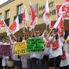 Toom-Mitarbeiter beim Streik im Herzen Höchbergs. Rund 40 Mitarbeiter demonstrierten für den Erhalt von Tarif-Leistungen.