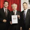 Freuen sich über die Auszeichnung des Faulbacher Unternehmens „konzept:“ unter den Top 100-Mittelstandsunternehmen (von links): Agenturleiter Frank Lauterbach, der frühere Ministerpräsident Lothar Späth und Geschaftsführungsmitglied Heiko Michelfelder bei der  Preisverleihung in Stuttgart.
