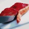Bis das Steak zum Verkauf kommt, müssen viele Vorschriften beachtet werden. Zum 1. Januar 2006 ist das neue EU-Hygienerecht in Kraft getreten, bis zum Ende 2009 läuft eine Übergangsfrist. Danach brauchen alle Betriebe, die schlachten und Fleisch vermarkten, eine EU-Zulassung.