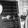 Zur Eröffnung der neuen Lagerhalle, die von der Außenwelt dank eines 4300 Liter fassenden Speichers auch im Winter völlig autark ist, wünschte auch Bürgermeister Emil Sebald dem gelernten Heizungsmeister Klaus Schmitt (links) viel Erfolg.