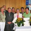 würzburg (mr)   Die Friseur-Innung Würzburg hat Ursula Holczmann, Margit Weber und Waltraud Kraus mit der silbernen Nadel des Landesinnungsverbandes geehrt. Klaus Ankenbrand erhielt die Innungsnadel in Gold für langjährige ehrenamtliche Mitarbeit. Obermeister  Manfred Remuß würdigte die Verdienste der Geehrten. Aus der Hand von HWK-Vizepräsident Walter Häuslein erhielten die Ehrenmitglieder der Friseurinnung Ingeborg Böhm, Brigitte Kreuzer und Gunther Goldmann das silberne Siegel der Handwerkskammer für Jahrzehnte langes Engagement. Mit dem goldenen Meisterbrief wurden Helmut Weilbach, Peter Rittsteiger und Günter Müller zu ihrem 40-jährigen Meisterjubiläum ausgezeichnet. Im Bild, von links: HWK-Vizepräsident Walter Heußlein, Waltraud Kraus, Ingeborg Böhm, Gunther Goldmann, Helmut Weilbach, Peter Rittsteiger, Ursula Holczmann, Klaus Ankenbrand, Margit Weber, Brigitte Kreuzer und Obermeister Manfred Remuß.