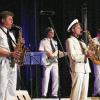 „Jungens, kommt bald wieder“ – zu einer stimmungsvollen Kreuzfahrt in die Vergangenheit luden „Captain Cook und seine singenden Saxophone“ in der Stadthalle ein.