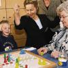 Bundesfamilienministerin Ursula von der Leyen im November 2006 bei der Eröffnung des Mehrgenerationenhauses in Salzgitter.