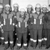 Bad Königshofen (hf)  Mit Daniela Geißler hat erstmals eine Frau bei der Feuerwehr Bad Königshofen das Leistungsabzeichen in Gold-Rot abgelegt. Dazu gratulierten Kreisbrandinspektor Hermann Weigand (rechts) ebenso, wie Kommandant Klaus Geißler (links). Weiter in der Truppe waren Eugen Eschenbach und Thomas Döll (Gold-Grün), Michael Heusinger, Jochen Staub, Michael Wolf (Gold), Christoph Wieczorek (Silber) und Bernd Zeitz (Gold-Blau), sowie Stefan Nieder. Kreisbrandinspektor Hermann Weigand erwähnte bei der Abschlussbesprechung, dass trotz nicht vorhersehbarer technischer Probleme, die Gruppe gut zusammengearbeitet habe. Aber solche Probleme können im Ernstfall auftreten. Zufrieden mit der Leistung waren auch die Schiedsrichter Berthild Bauer (zweite von links) und Schiedsrichter Johannes Weigand (dritter von rechts). Gleichzeitig überreichte der örtliche Kommandant Klaus Geißler die Ehrenzeichen der Feuerwehr für langjährigen Dienst in der Wehr an die Kameraden Eugen Eschenbach und Michael Heusinger und gratulierte dazu.