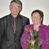 Nach 51 Jahren Dienst, 43 davon in der Gemeinde Oerlenbach, geht Kämmerer Gerold Röder (Zweiter von links) nun in den Ruhestand. Mit im Bild Bürgermeister Siegfried Erhard (links), Ehefrau Helene Röder und Oberamtsrat Werner Rauh.