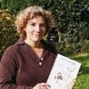 Barbara Kraus (im Bild) und Hilde Kersten wollen mit einem ungewöhnlichen Yogabuch „normale Menschen“ jeden Alters ansprechen. Es soll dazu anregen, den eigenen Körper achtsam wahrzunehmen.