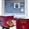 Neu seit 1. November beim Beantragen des Reisepasses: Der Fingerabdruck ist gesetzlich vorgeschrieben (im Bild vorne der Scanner).