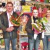 Zufriedene Gesichter gab es am Dienstag in der Marktheidenfelder Filiale des dm-Drogerie-Markts. Manfred Böger (rechts) konnte von Filialleiterin Sonja Wehr (Zweite von rechts) eine 1100-Euro-Spende für die Aktion „MAR gegen Leukämie“ entgegennehmen. Über ihre Gewinne zum einjährigen dm-Filialjubiläum in Marktheidenfeld freuten sich (von links) Verena Perpéet, Norbert Lang und Kilian Erlmann.