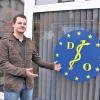 Schweinfurt (sp)   Mit therapeutischer Hilfe bei körperlichen Beschwerden wie auch Angeboten für gesundheitsbewusste Menschen wartet der examinierte Physiotherapeut Christian Hurtig auf. Im September hat er von seinem Vorgänger Thomas Schober die Räumlichkeiten in der Frühlingstraße 2 übernommen, wo er nun eine eigene Praxis für Osteopathie, physikalische und rehabilitative Therapie eröffnet hat. Der 29-Jährige, ausgebildet in der Hans-Weinberger-Akademie in Schweinfurt, bietet präventive Gesundheitsförderung für Jedermann an, zudem ist er auf ärztliche Verordnung auch therapeutisch für Privatpatienten und Beamte tätig.