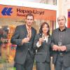 Innenstadt (sp)   Nach mehr als zwölf Jahren wechselt das Reisebüro Holidayland in der Langen Zehntstraße 18 1/2 seinen Namen. Es heißt nun Hapag-Lloyd und ist damit zugleich das erste private Franchise-Reisebüro des Unternehmens in Deutschland. Inhaberin Claudia Graser und ihr sechsköpfiges Team feierten dies gebührend mit Freunden und Geschäftspartnern, außerdem gratulierten Bastian Krumholz vom TUI-Konzern (links) und der städtische Wirtschaftsförderer Hans Schnabel. Vorteil für die Kunden durch die Partnerschaft: Das Reisebüro, informierte Graser, kann künftig eine noch größere Bandbreite an Reisen anbieten.