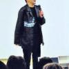 „In welcher Gesellschaft wollt Ihr leben?“, fragt der NPD-Aussteiger Jörg Fischer-Aharon die Schüler der Volksschule Iphofen. Mit seiner Vergangenheit will er informieren und warnen.