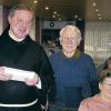 Der Vorsteher der Franziskanischen Gemeinschaft Bad Königshofen, Leonhard Hoffmann (rechts), und Franziskaner-Minorit Paul Kusiak vom Kloster Maria Buchen beim Besinnungstag der Franziskanischen Gemeinschaft Bad Königshofen. Die Veranstaltung zum Thema „Elisabeth von Thüringen“ fand in Saal statt und brachte für viele der Teilnehmer neue Erkenntnisse und Anregungen für das eigene Leben.