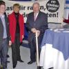 Ministerpräsident Günter Beckstein und OB Pia Beckmann am Samstag in der s.Oliver-Arena bei einem symbolischen Spatenstich für den FH-Neubau am Sanderheinrichsleitenweg. Die FH-Gruppe Würzburg-Schweinfurt des RCDS (ganz links der Vorsitzende Johannes Liebmann) hatten Beckstein dazu aufgefordert.