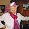 Devise von Helga Thiem: 80 Jahre, ich habe keine Lust mehr mich im Spiegel anzuschauen. Ich setze meinen lila Hut auf und lass es mir gutgehen.