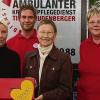 Remlingen (hr)   Am Tag der offenen Tür beim Saatmarkt sammelten die Mitarbeiter des ambulanten Krankenpflegedienstes Tina Freudenberger 400 Euro. Sie hatten kostenlos Blutdruck gemessen, Blutzucker bestimmt oder eine Fußmassage mit Fußbad durchgeführt. Die Spenden übergab die Leiterin des Pflegedienstes Tina Freudenberger (links) an die Hospizvereins-Vorsitzende Main-Spessart, Rosemarie Mieruschewsky (Mitte). Außerdem dabei: die Mitarbeiter der Station Joachim Kamp und Sieglinde Schiller.