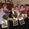 Bürgermeister Peter Franz nebst schmucken Damen mit schmucken Gärten: (von links) Reintraud Manzel, Brigitte Zachrau, Gerdi Goßmann, Zweite Vorsitzende Dagmar Weis, Rosemarie Welzenbach, Vorsitzende Erika Rüppel und Hannelore Kessler.