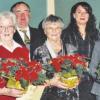 Cäciliennadeln in St. Konrad: Agnes Eisenmann (Gold, 20 Jahre), Gertrud Seit (Gold, 20 Jahre) Hedi Möllerke (Urkunde, 30 Jahre). Von links: zweite Vorsitzende Erika Streit, Hedi Möllerke, Vorsitzende Peter Bauknecht, Gertrud Seit, Schriftführerin Silvia Salatsch, Agnes Eisenmann.