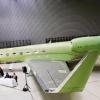 Oberpfaffenhofen (lby)   Ein neues Forschungsflugzeug wurde am Montag beim Deutschen Zentrum für Luft- und Raumfahrt (DLR) und der RUAG Aerospace Services in Oberpfaffenhofen (Lkr. Starnberg) vorgestellt. In 20-monatiger Bauzeit wurde die werksneue Gulfstream G550 von einer Standard Business-Jet-Konfiguration in das modernste Höhenforschungsflugzeug HALO für die atmosphärische Forschungsarbeit des DLR umgerüstet. HALO steht für High Altitude and LOng Range Research Aircraft. Das neue Forschungsflugzeug wird in Zukunft von Oberpfaffenhofen aus in der unteren Stratosphäre Umweltschadstoffe und Klima untersuchen. Das Flugzeug soll im Sommer 2009 die Arbeit aufnehmen.