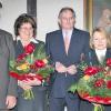 Im Rahmen einer Feierstunde entließ der Präsident des Landgerichts Mosbach, Dr. Ernst-Ludwig Mißler (Bildmitte), den scheidenden Direktor des Amtsgerichts, Wolfgang Bau (links, nebst Gattin Dr. Gerhild Bau) in den Ruhestand. Rechts im Bild, der neue Amtsinhaber Mark Kern mit Gattin Regine.