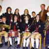 SONDERHOFEN (hag)   Stolz auf das D1-Leistungsabzeichen des Nordbayerischen Musikbundes (NBMB) sind die kleinen und großen Mitglieder der Sonderhöfer Musikkapelle, die ihr Können in Theorie und Praxis bei der Prüfung des NBMB unter Beweis gestellt haben. Über den Erfolg der Musikanten freut sich nicht zuletzt Ausbilder Kurt Müller. Der Sonderhöfer zieht bereits seit rund 28 Jahren den Nachwuchs heran für die Kapelle, die er seit 30 Jahren leitet. Im Bild (vordere Reihe von links): Stefan Neckermann, Alexander Zangl, Laura Flury und Sonja Düchs. Hintere Reihe (von links): Rita Zangl, Manuela Stiller, Victoria Stiller, Lisa Röska, Maximilian Röska, Kurt Müller und Gudrun Geßner.