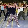 OCHSENFURT (ume)   Nicht nur Aerobic-Begeisterte, sondern auch Trainer hatten Spaß im Fitness-Treff. Der ungarische Aerobic-Trainer Balazs Füzessy heizte den mehr als 100 Teilnehmern ein. Füzessy verbindet Jazzfunk mit der klassischen Aerobic und begeistert durch seine Choreographie-Ideen. Nach dem Energiebündel Balazs Füzessy folgte Step-Aerobic mit Martin Ernst und Torsten Blau und HipHop mit Ines Zirkelbach. Alle Teilnehmer waren mit Spaß bei der Sache und ständig in Bewegung. Nach der Mittagspause ging es weiter mit Dance Aerobic mit Isabelle Scheidegger, bevor Balazs Füzessy nochmals mit Dance Step die Atmosphäre zum Kochen brachte. Entspannung folgte bei Pilates, Dehnen und Relax mit Claudia Henkelmann vom Fitness-Treff.USCHI MERTEN