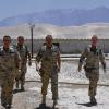 Vier Monate war Oberst Josef Müller (2. v. r.), ein gebürtiger Alitzheimer, in Nordafghanistan im Einsatz. Im Bild Müller mit deutschen Soldaten im Camp Marmal in Mazar-e Sharif. Das Camp ist benannt nach dem im Hintergrund sichtbaren Marmal-Gebirge.