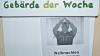 Mit diesem Bild, das in der St.-Nikolaus-Schule in Wombach aufgenommen wurde, wünschen Lohrer Lokalredaktion und Geschäftsstelle der MAIN-POST allen Lesern, Kunden und Geschäftspartnern ein gesegnetes Weihnachtsfest. Zu sehen ist passend zu den bevorstehenden Festtagen die aktuelle „Gebärde der Woche“ der St.-Nikolaus-Schule. Seit Schuljahresanfang wird an einer kleinen Infotafel in der Aula der Wombacher Einrichtung für geistig und teilweise auch körperlich behinderte Kinder in jeder Woche eine andere Geste der Gebärdensprache vorgestellt. Von den rund 60 derzeit in der St.-Nikolaus-Schule betreuten Kindern ist zwar keines auf diese Gebärdensprache angewiesen, jedoch soll die „Gebärde der Woche“ unter anderem zur Förderung des Sprachverständnisses dienen. So beten die Kinder zum Beispiel das Vaterunser in Gebärdensprache und singen auch Weihnachtslieder unterstützt durch Gesten und Gebärden.FOTO J. UNGEMACH