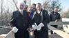 Mit vereinten Kräften öffneten Verbandsvorsitzender Peter Wesselowsky (links) und der Giebelstadter Bürgermeister Paul Merklein den Schieber zum Anschluss des Marktes Giebelstadt an den Abwasserzweckverband Ochsenfurt. Weiter im Bild (von links): Giebelstadts dritter Bürgermeister Theo Düll, Kilian Busch vom Gemeindebauhof, AVO-Verbandsrat Armin Kolb, Bautechniker Stefan Schirm und AVO-Geschäftsführer Wolfgang Haaf.