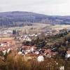 Oberhalb der SOS-Dorfgemeinschaft Hohenroth reicht der Blick von der Burg Rieneck über das schöne Sinntal bis zum Herrgottsberg,