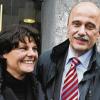 Karen und Thomas Betz nach dem Urteil des Stuttgarter Landgerichts. Der Reutlinger Spediteur ist wegen Bestechung und Sozialversicherungsbetrugs in Millionenhöhe zu fünf Jahren Haft verurteilt worden. Außerdem muss der 49-Jährige eine Geldstrafe von 2,16 Millionen Euro bezahlen. Betz, der zweieinhalb Jahre in Untersuchungshaft saß, durfte den Gerichtssaal zunächst als freier Mann verlassen.