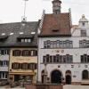 Das Rathaus in Staufen im Breisgau-Hochschwarzwald-Kreis: Die 8000-Einwohner Stadt sinkt vermutlich wegen eines Geothermie-Projektes. 53 Häuser sind mittlerweile beschädigt. Auch das Rathaus ist davon betroffen. DPA
