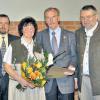 Waltraud und Helmut Scheller (Mitte) wurden für ihre besonderen Verdienste um den Obst- und Gartenbauverein von Helmut Lutz (links) und Bernd Kellner geehrt.