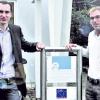 Ochsenfurt (pm)   Die Werbe- und Eventagentur Future Design von Martin Maier (links) und Marco Seubert hat sich entschieden, ihren Standort von Eibelstadt nach Ochsenfurt zu verlegen. Hier sei man näher an vielen der neueren Kunden und dennoch gut erreichbar für Geschäftspartner aus Würzburg und Umgebung, erklären die Werbespezialisten. Außer für zahlreiche Firmenkunden ist Future Design auch für einige der Bürgermeisterkandidaten sowie für die Interessengemeinschaft Lebendige Altstadt tätig, die Agentur hat die Oxn-Card und den Ochsenfurter Geschenkgutschein ins Leben gerufen und betreut beide Aktionen – und nicht zuletzt organisierten die fußballbegeisterten Werbeexperten das Public Viewing am Festplatz am Main während der WM 2006. Der volle Name lautet nun Future Design Kommunikation GmbH.