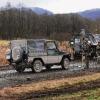 Jeep in einer Straßensperre bei einer Übung der Bundeswehr, die auf dem Truppenübungsplatz Wildflecken für Auslandseinsätze trainiert. Wegen haarsträubender Rituale standen einige Soldaten aus Wildflecken nun vor Gericht.