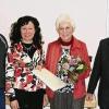 Die Ehrennadel der Diözese Würzburg mit Dankurkunde als Anerkennung für ihre Verdienste um das kirchliche Leben erhielt in Schnackenwerth Maria Metzger (Dritte von links). Dazu gratulierten (von links): Kirchenpfleger Konrad Bonengel, Pfarrgemeinderatsvorsitzende Barbara Förster und Pfarrer Franz Magerer.