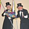 Dietmar Koob und Dietmar Würz (von links) bei ihren Darbietungen als Geburtstagslader im Pfarrheim von Sulzfeld.