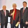 In den Ruhestand verabschiedet wurde Klaus Reinhard (Mitte) von (von links) Bürgermeister Gotthard Schlereth, Schulamtsdirektor Günter Hahn, Schulleiter Hans Jürgen Hanna und Personalrat Otto Granich.