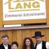 Übergabe der Zimmerei von den vater an den Sohn (von links): Wolfgang Lang und Renate Lang, Jutta Lang und Martin Lang.