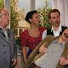 Tauberbischofsheim (csc)   Das Original Chiemgauer Volkstheater gastiert  am Samstag, 22.  Februar, um 20  Uhr,  in der Festhalle in Tauberbischofsheim. Gezeigt wird das neue Stück „Der Hallodri“. Einlass ist um 19  Uhr. Die Schauspieler, unter anderem Egon Biscan, Andreas Kern, Rupert Pointvogel, Christian Burghartswieser, Tom Kress und Christine Adler werden die Lachmuskeln in der Festhalle in Tauberbischofsheim „angreifen“. Es geht um Toni. Er ist verzweifelt. Als Schauspieler und Lebenskünstler in ständiger Geldnot, hat er seinem reichen Erbonkel Xaver Obermeier schriftlich ein paar kleine Notlügen aufgetischt: Er sei sesshaft geworfen und nunmehr Wirt. Habe eine Familie gegründet und sogar seinen Zwillingsbruder Paul samt Familie aus Südamerika bei sich aufgenommen, behauptet der Hallodri. Der Onkel hat auch stets diese guten Taten mit viel Bargeld belohnt und will jetzt endlich seine beiden Neffen besuchen und auch dessen Familie kennen lernen. Karten fürs Chiemgauer Volkstheater gibt es im Vorverkauf bei Buch Stein in Tauberbischofsheim, bei allen Main-Post Geschäftsstellen und bei Main-Ticket, Theaterstraße 10 in Würzburg,  (09 31) 5 55 54.