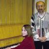 Bad Kissingen (erpe)   Einen ersten Preis in der Solowertung Klavier beim Wettbewerb Jugend musiziert auf Regionalebene erspielte sich Barbara Stumpf aus Bad Kissingen (wir berichteten). Die Zehnjährige, die seit fünf Jahren Klavier lernt, wartete auf mit Kompositionen von Bach, Beethoven und Serocki. Auf den anspruchsvollen Wettbewerb vorbereitet hat sie ihr Lehrer Boguslaw Spuziak. Stumpf gehört zu jenen 13 Solisten der Altersgruppen Ia und Ib (bis zehn Jahre), die erste Preise einheimsten, jedoch noch zu jung sind, um beim Landeswettbewerb in Bamberg mitmachen zu dürfen. Zu diesem Kreise gehörten zwei weitere Nachwuchs-Pianisten aus dem Landkreis Bad Kissingen: Laura Ströbert aus Bad Kissingen und Franziska Meder aus Oberthulba-Frankenbrunn.