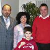 Bei der Verlosung (von links): Geschäftsführer Günter Kühnlein, Petra Kühnlein, Steuerberater Kurt Fries und (vorn) Enkel Joshua Kühnlein.