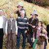 Attraktives Räuberland: Der erste Spessarträuberland-Wandertag Ende April in Rothenbuch und Weibersbrunn soll den Spessart als Wanderregion bekannter machen. Bei der Vorstellung des Konzepts erhielten Marion Sangnier, (Dritte von links) Geschäftsführerin des Touristikverbandes Spessarträuberland, sowie die beiden ihr zur Seite stehenden Bürgermeister Gerd Aulenbach (Rothenbuch) und Herbert Rüppel (Weibersbrunn) schon einmal einen Vorgeschmack auf das, was die Wanderer bei der Wanderung im Räuberland erwarten könnte.