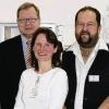 Sie erwecken das ehemalige Fabrikgebäude der Firma EOS-Moden wieder zum Leben: Martina Seufert (Mitte) mit der Eröffnung eines Yoga-Zentrums und Dietmar Ebert (rechts daneben) mit der Eröffnung der Firma Stein & Design. Es gratulieren (von links) der Bürgermeister Robert Müller, der katholische Stadtpfarrer Thomas Merz sowie (rechts) der stellvertretende Landrat Helmut Will.