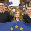 Flagge zeigten bei der Landesversammlung der Jungen Europäer (vorne von links): Sebastian Kleinhenz, Kathrin Lichtenberg und Matthias Zürl.