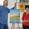 Franz-Josef Lindwurm und Ingeborg Lindwurm zeigten beim Schau-Malen in der Cafeteria im Haus der Schwarzen Berge, wie in kurzer Zeit Landschafts- oder Blumenbilder in der bekannten Bob-Ross-Technik entstehen können.