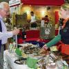 Die Rhöner Produkte – hier am Stand der Metzgerei Koob aus Brendlorenzen – haben bei der nationalen Genießermesse Slow Food in Stuttgart offensichtlich den Geschmack der Besucher getroffen. Insgesamt hatten sich im Schwabenland Anfang April sieben Partnerbetriebe der Dachmarke Rhön dem aufgeschlossenen, aber kritischen Publikum gestellt.
